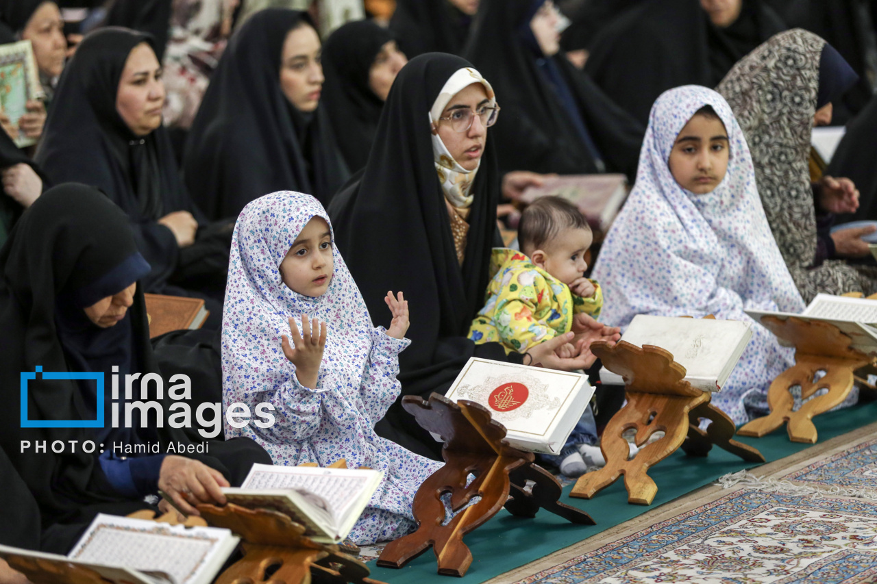 جزءخوانی قرآن در حرم حضرت معصومه (س)