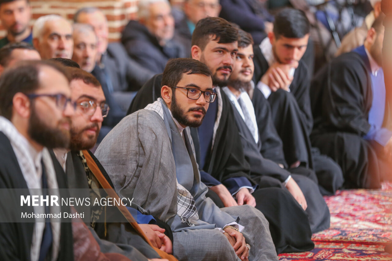 عمامه گذاری طلاب اردبیل به مناسبت نیمه شعبان