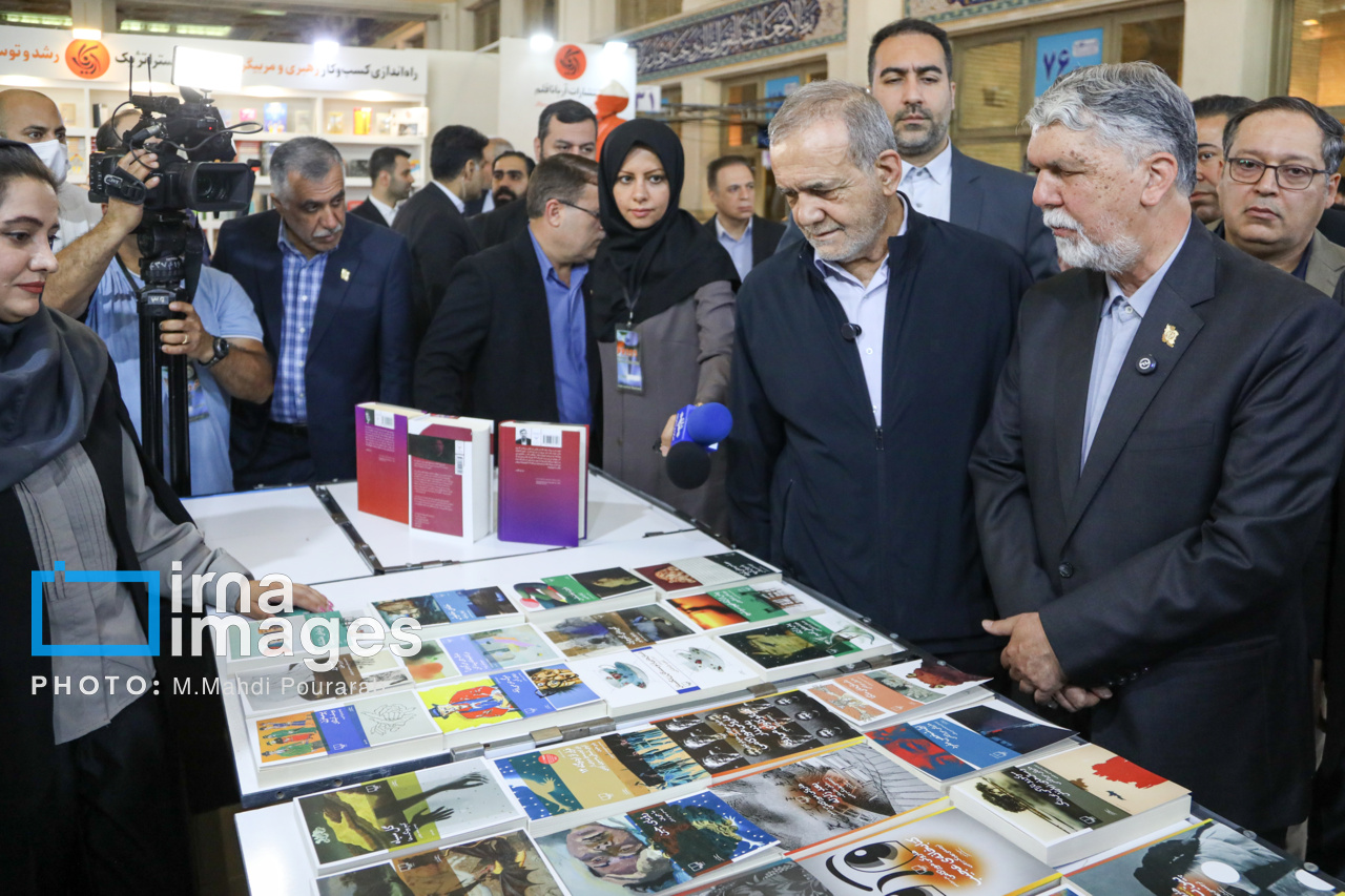 بازدید رئیس جمهور از نمایشگاه کتاب