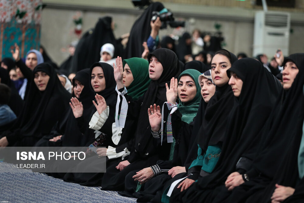  دیدار هزاران نفر از زنان و دختران با رهبر انقلاب