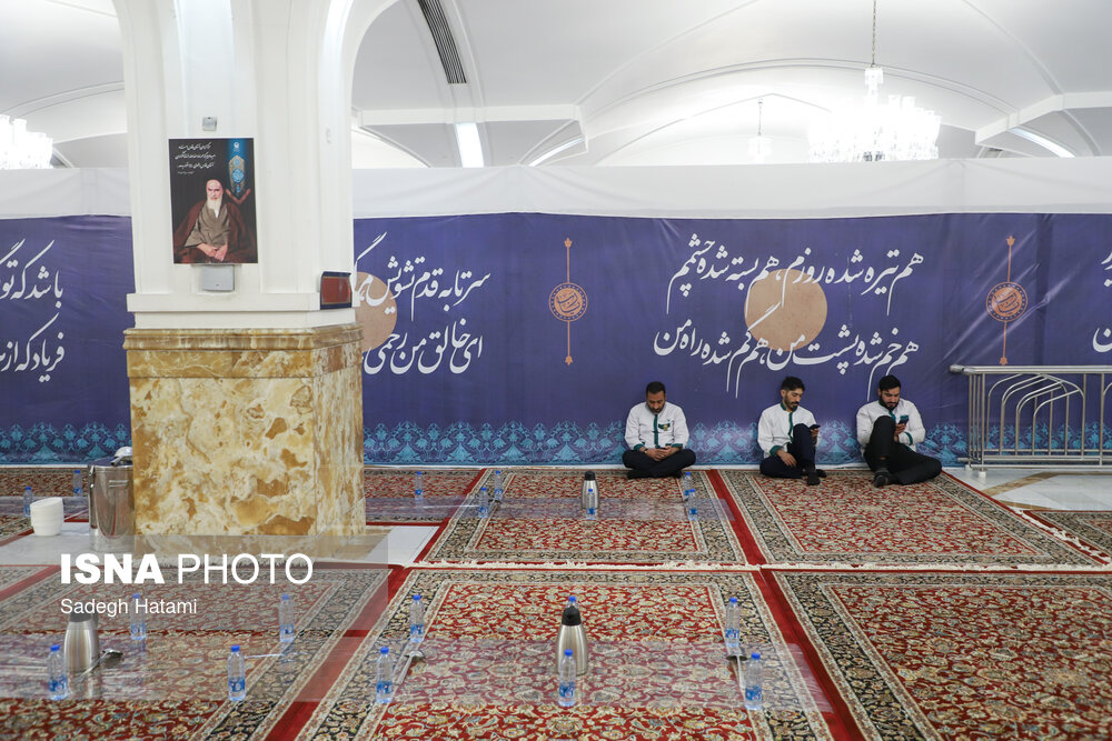ضیافت افطاری در حرم مطهر رضوی