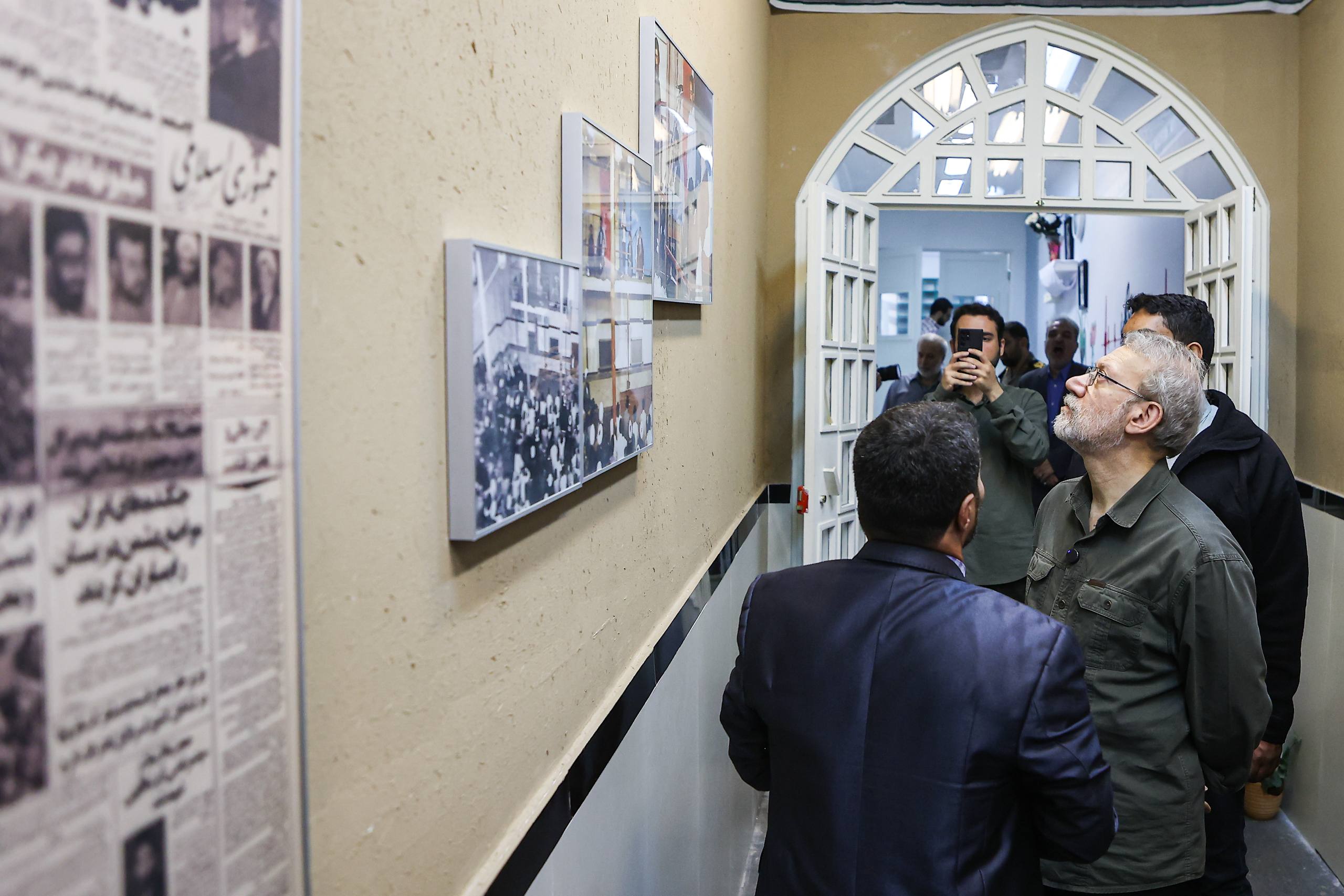بازدید لاریجانی از موزه ملی انقلاب