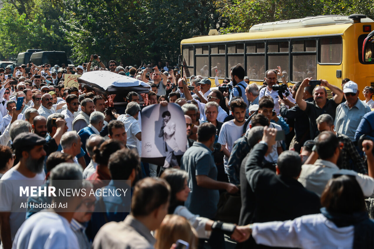 تصاویر مراسم تشییع پیکر ناصر تقوایی