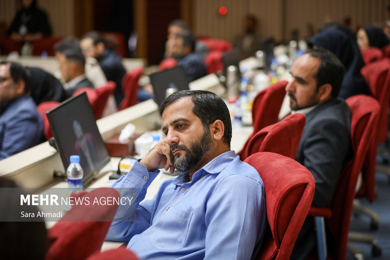 نشست هم اندیشی نخبگانی با حضور مقامات