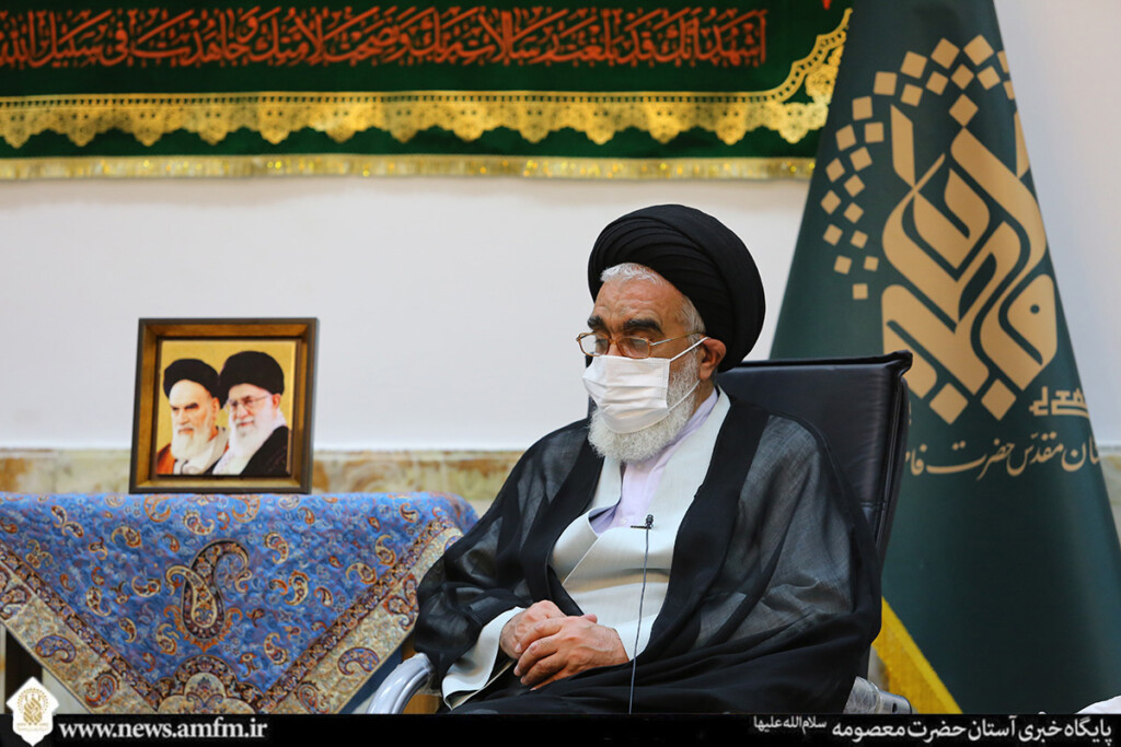 حضور اژه ای بر مزار آیت الله بهجت و علمای عظام
