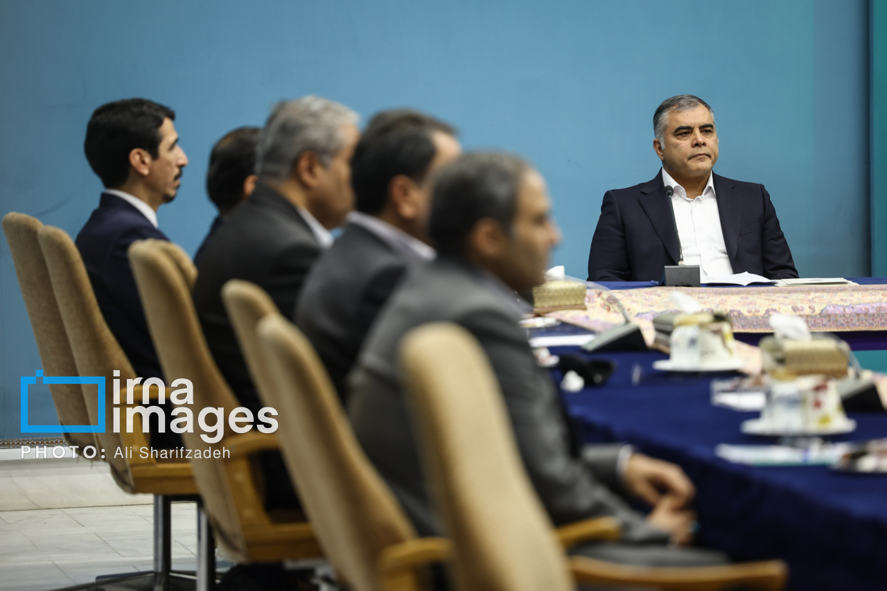 امضای قرارداد مسئولان نفتی با حضور رئیس‌جمهور