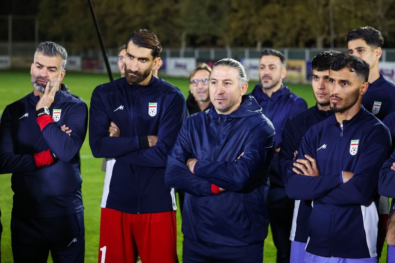  «پزشکیان» با بازیکنان تیم ملی پا به توپ شد