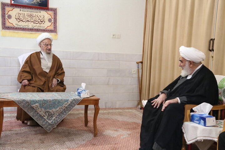 رییس دفتر مقام معظم رهبری با آیت الله مکارم شیرازی 