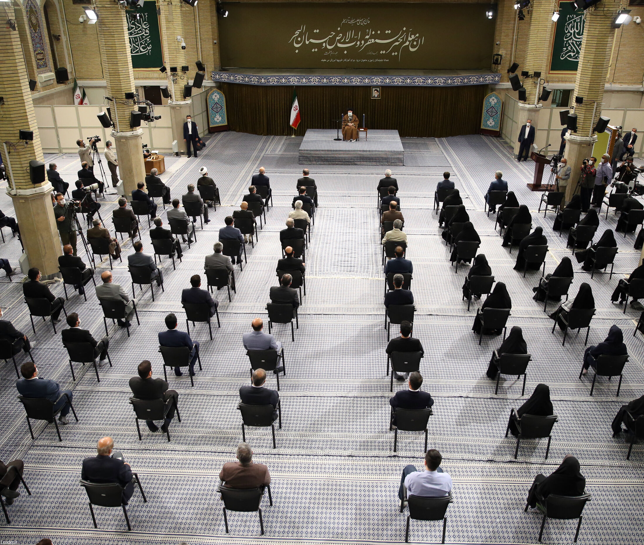 دیدار جمعی از معلمان و فرهنگیان با رهبر انقلاب