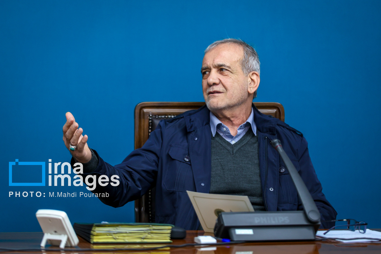 جلسه شورای عالی انقلاب فرهنگی