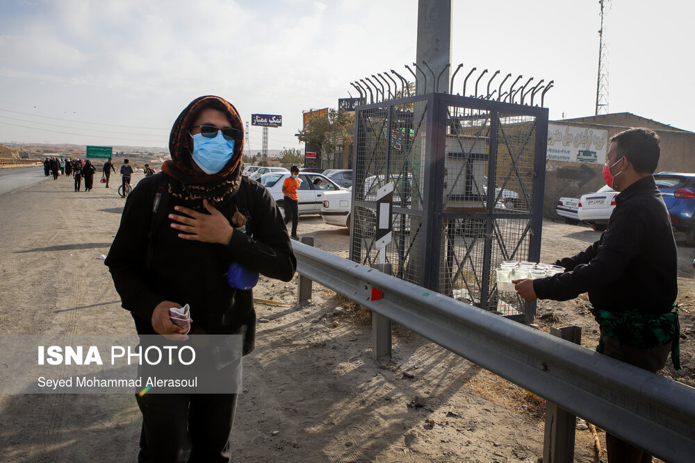 پیاده روی زائران امام رضا