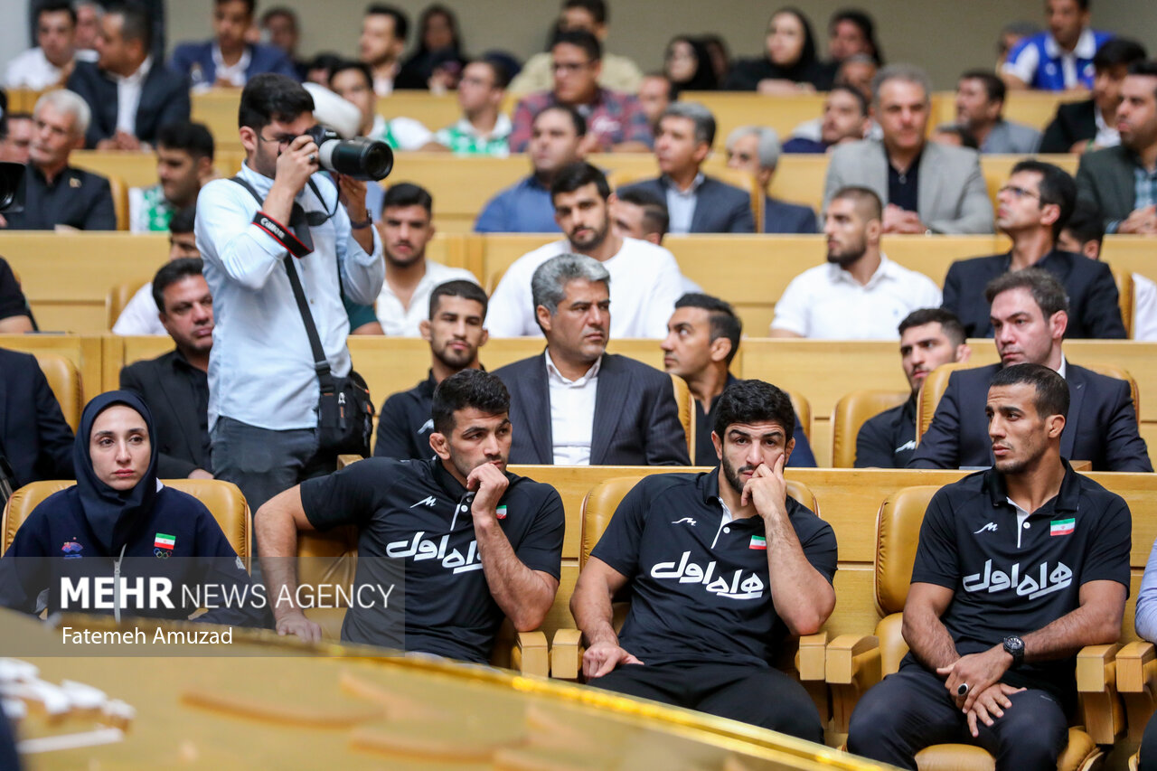 تجلیل از قهرمانان و مدال آوران ورزش با حضور رئیسی