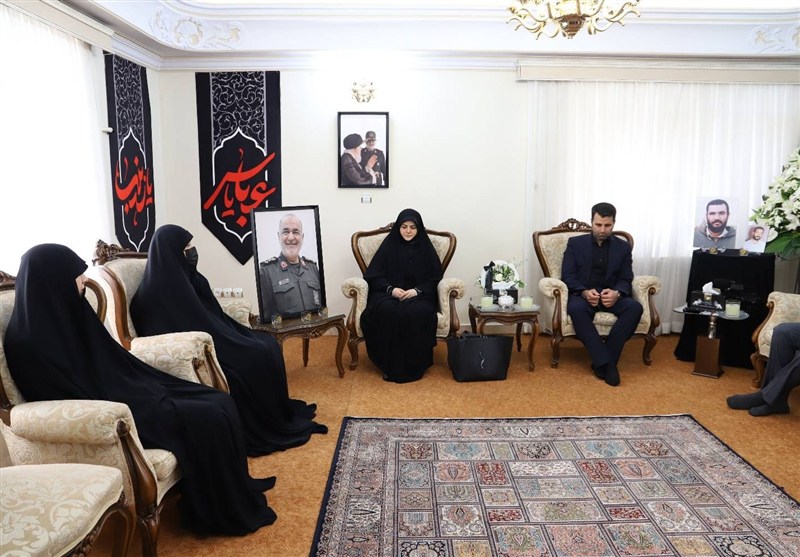 دیدار دختر پزشکیان با خانواده شهید سپهبد سلامی