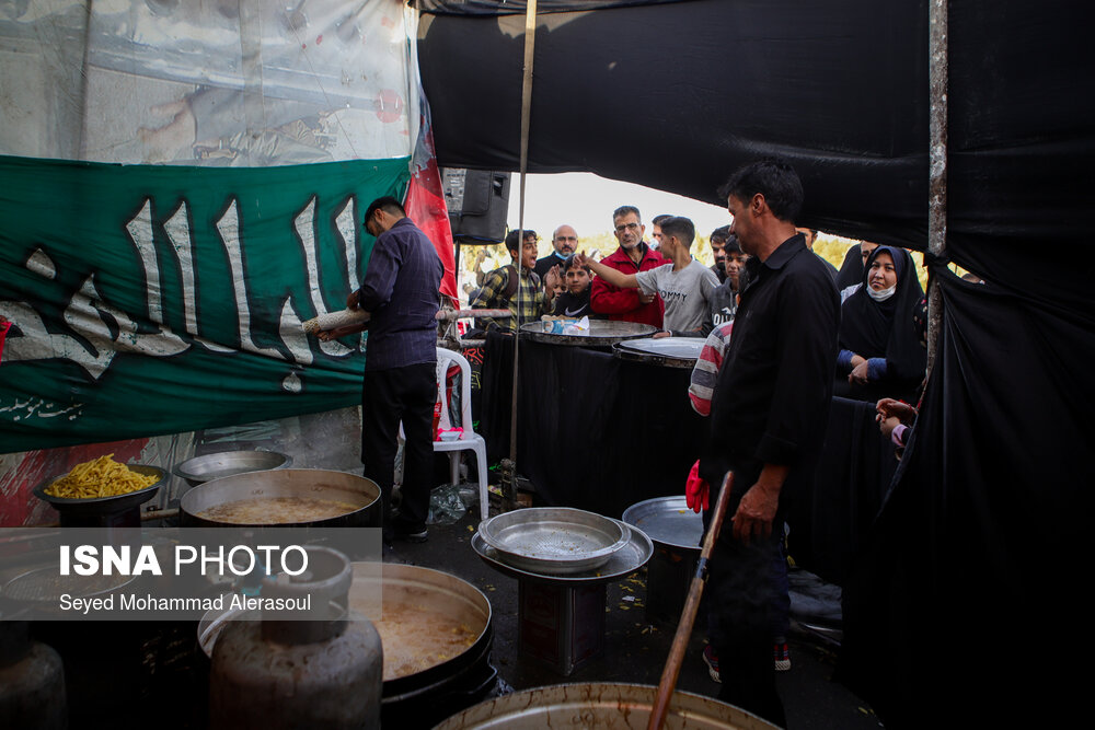 پیاده روی زائران امام رضا