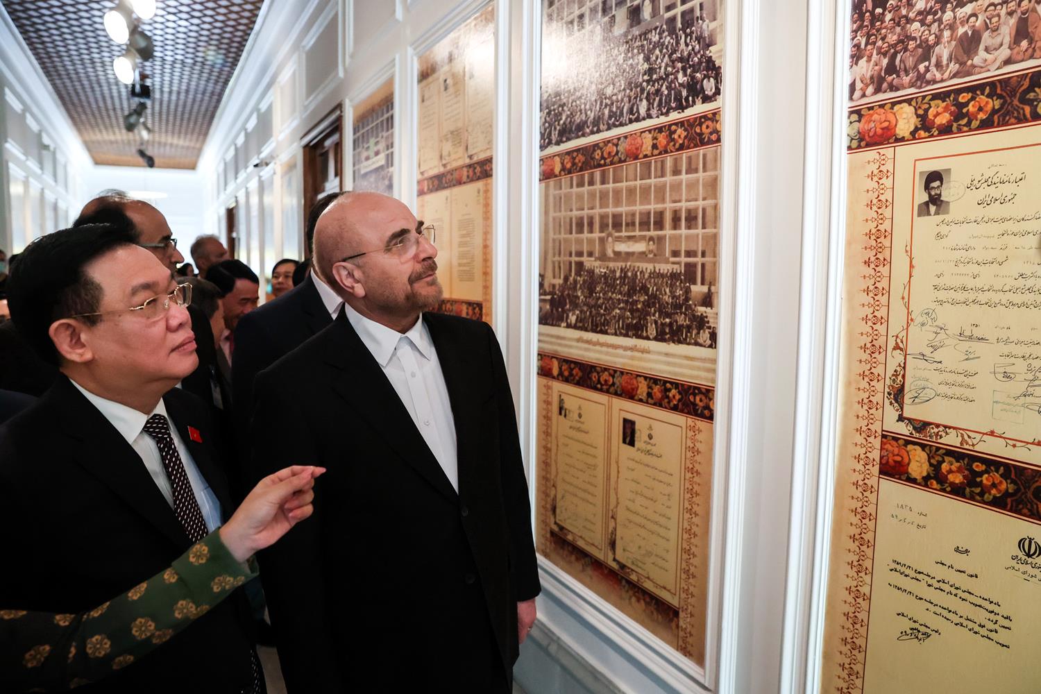 بازدید رؤسای مجالس ایران و ویتنام و هیئت همراه از ساختمان مشروطه و موزه مجلس