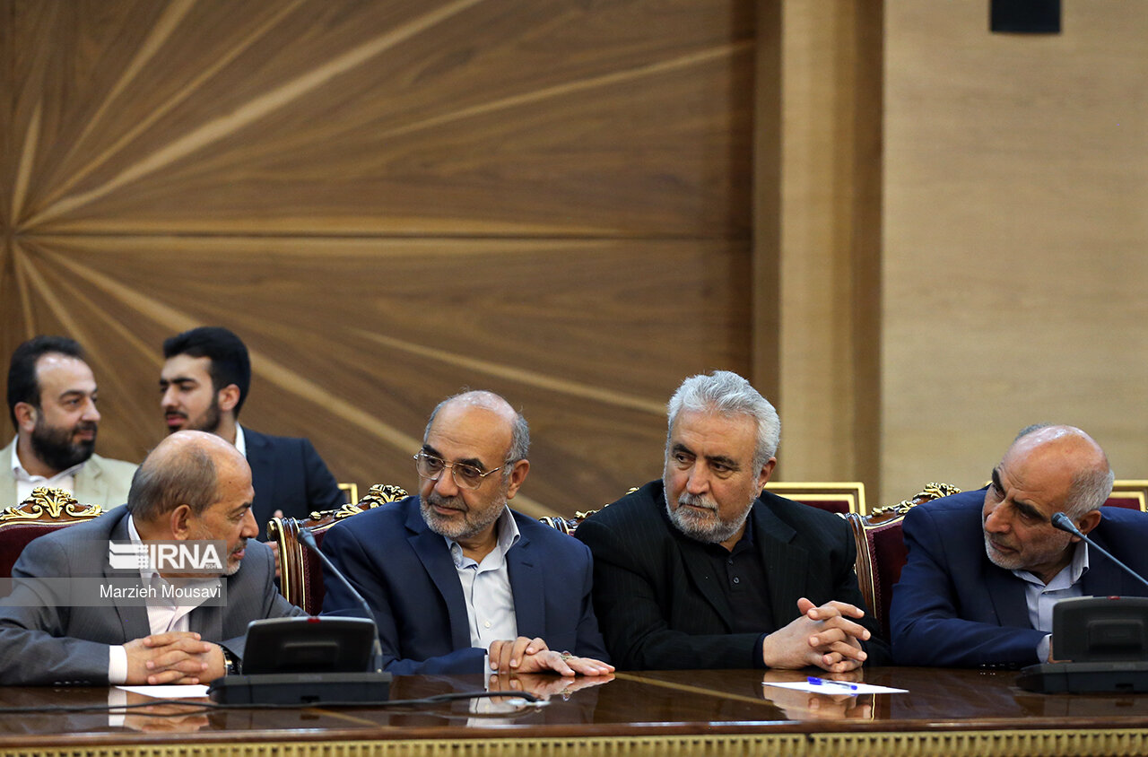 دیدار جمعی از خیرین با رئیس جمهور