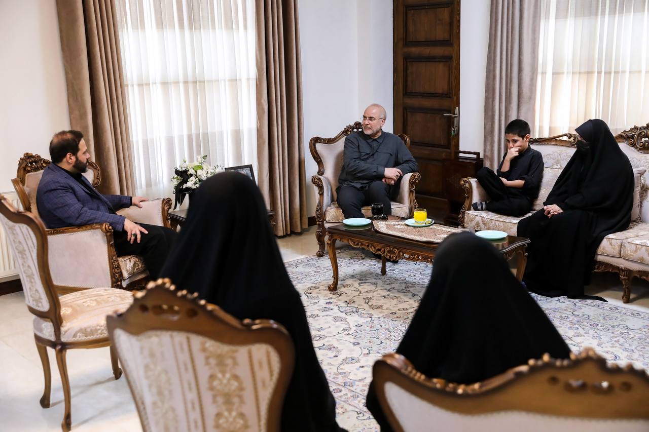 حضور قالیباف در منزل سرلشکر شهید غلامرضا محرابی