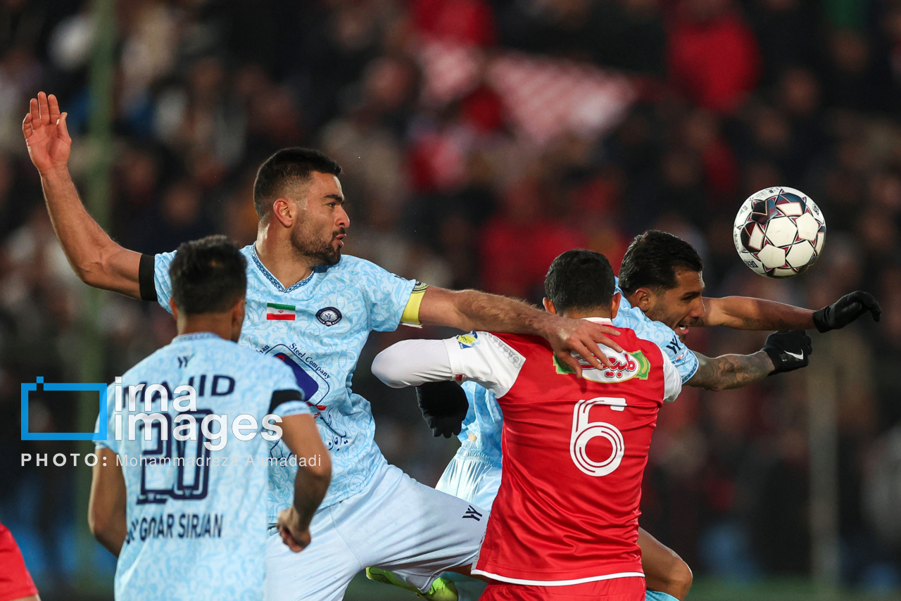 لیگ برتر فوتبال - پرسپولیس و گل گهر