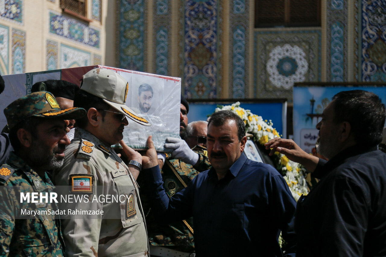 تشییع شهید مدافع امینت «سجاد جوکار» در حرم شاهچراغ (ع)