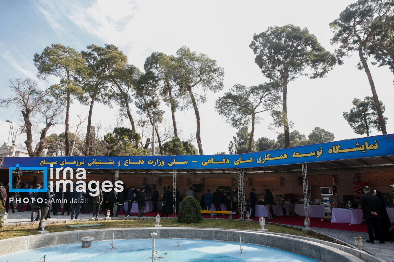 اعضای هیأت دولت در جمع خبرنگاران