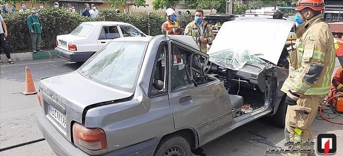 تصادف هولناک خودروی پراید در شهرک ولیعصر