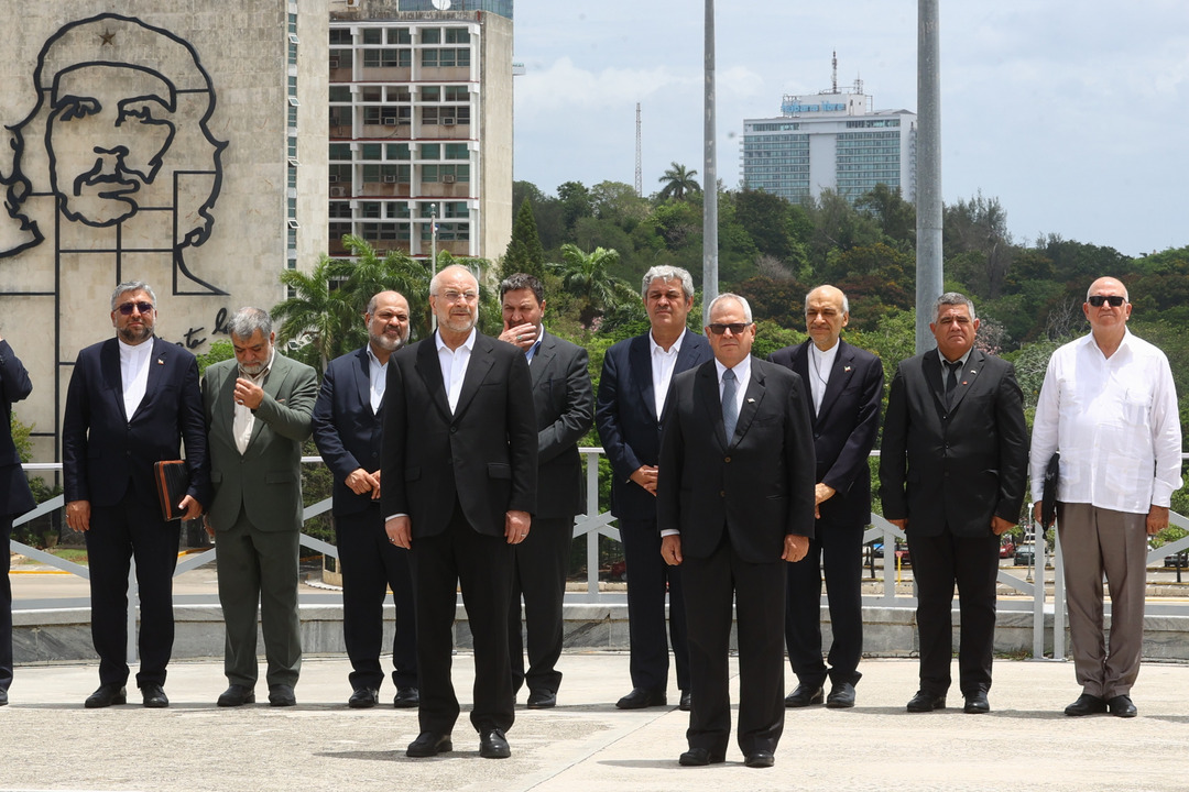 بدرقه قالیباف توسط رئیس و نایب‌رئیس مجلس کوبا