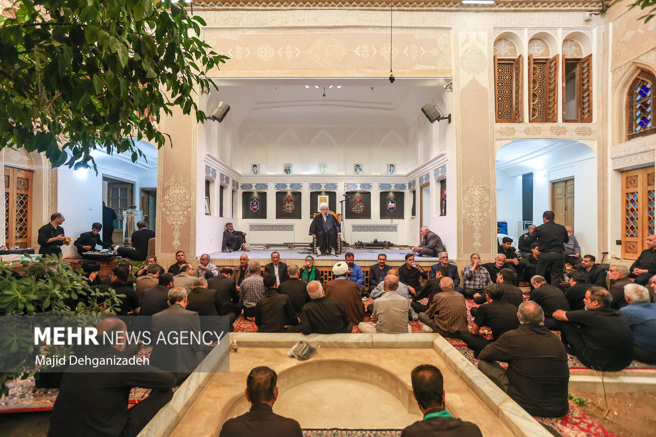 روضه‌خوانی سنتی در بیت شهید صدوقی یزد