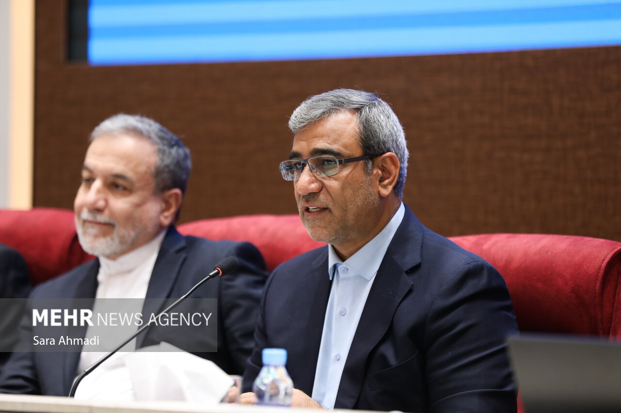 نشست هم اندیشی نخبگانی با حضور مقامات