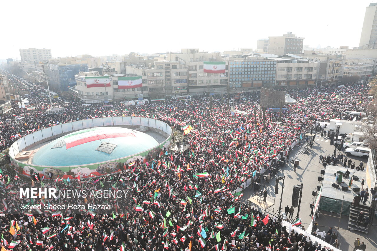 تجمع انقلابی مردم تهران