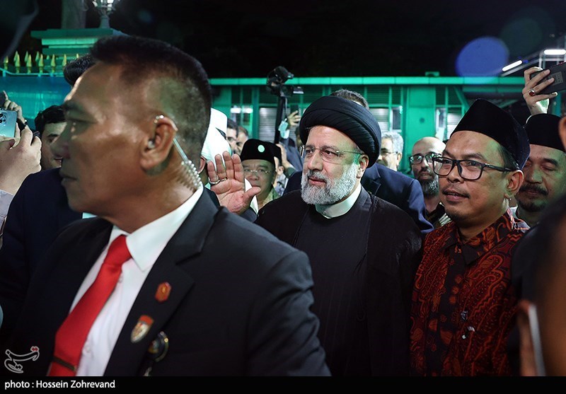 حضور رئیس جمهور در مرکز اسلامی جاکارتا