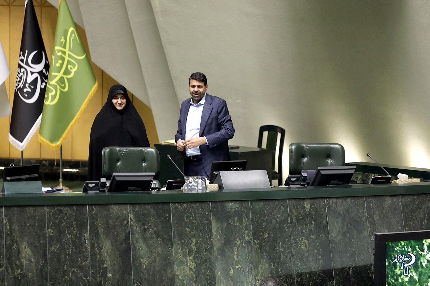 وزیر بهداشت در صحن علنی ۲۲ فروردین مجلس