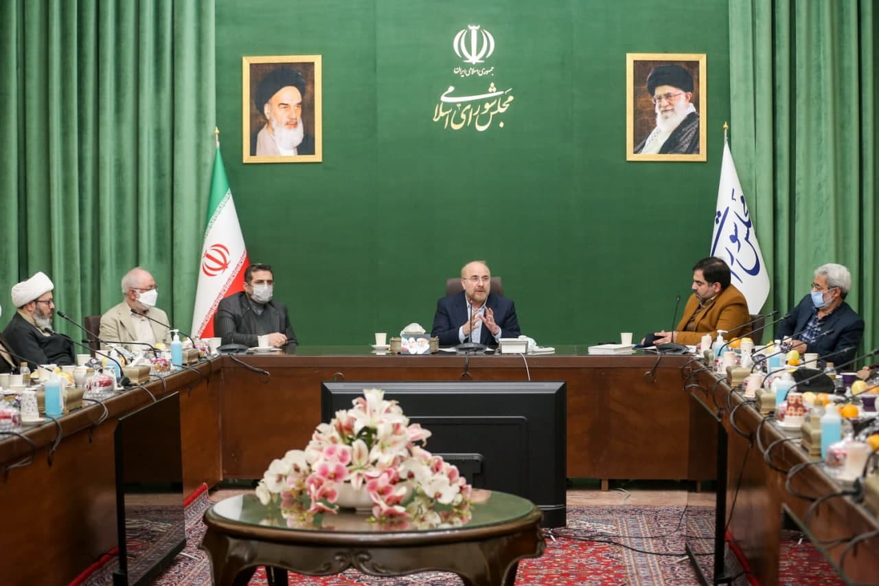 نشست قالیباف با نویسندگان به مناسبت هفتۀ کتاب و کتاب‌خوانی