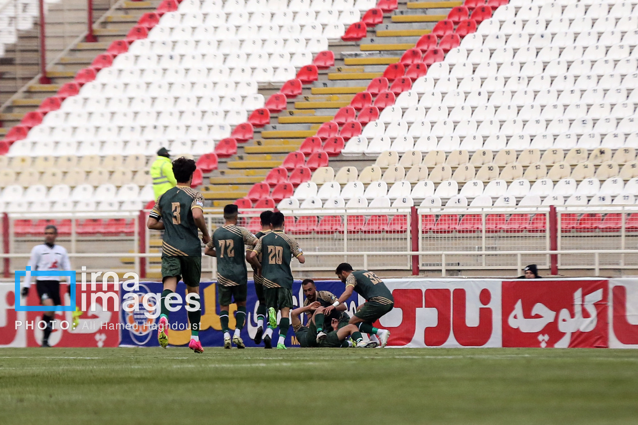 تصاویر عجیب از بازی تراکتور