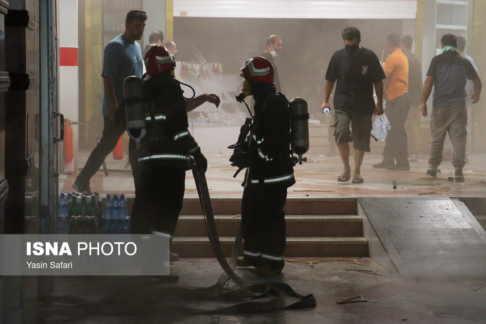 آتش سوزی مهیب در مرکز خرید ونوس - بندرانزلی