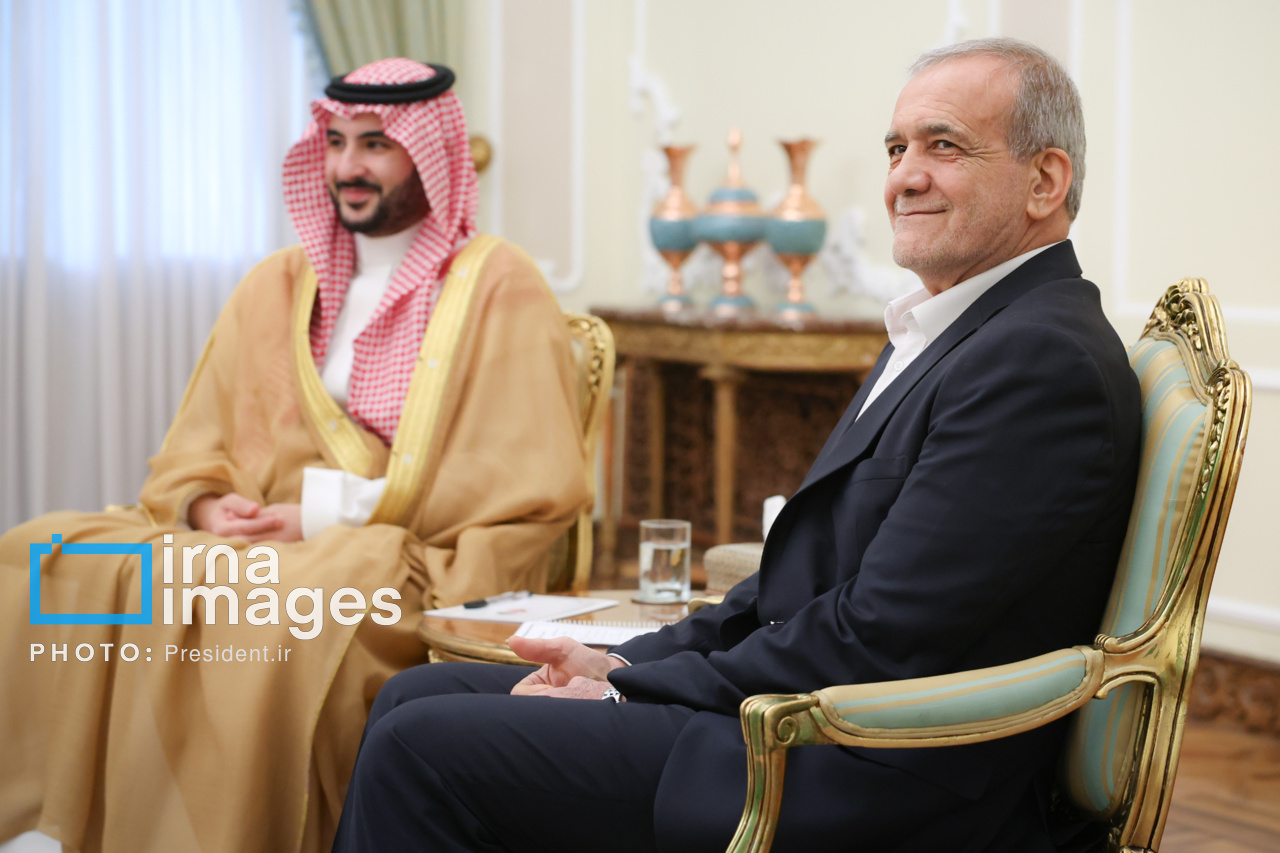 دیدار وزیر دفاع عربستان با رئیس جمهور