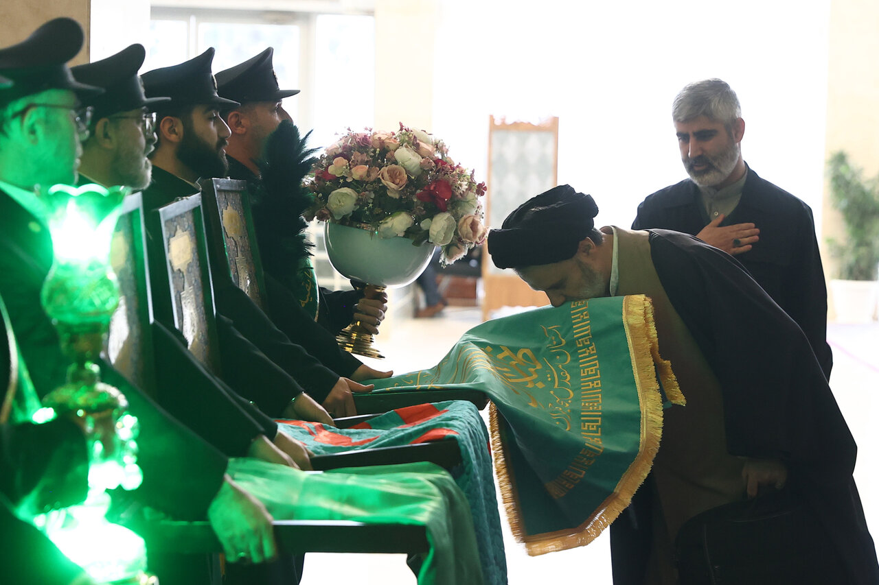 حضور خادمان مسجد جمکران در صحن علنی مجلس