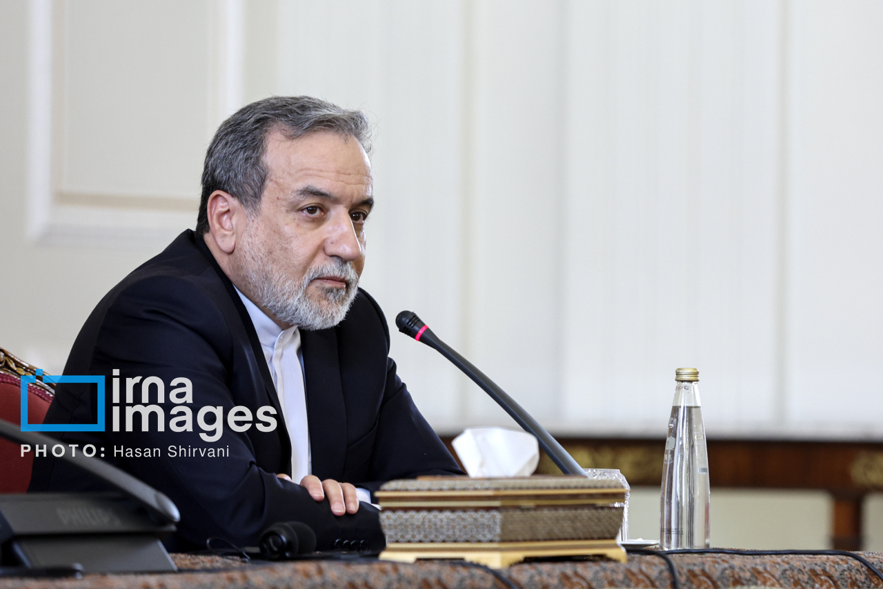 نشست وزیر امورخارجه با سفرای کشور های خارجی