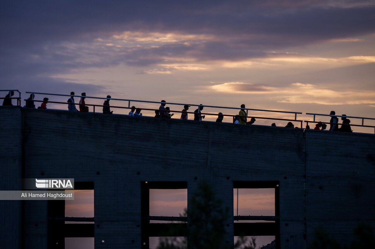 لیگ برتر فوتبال- تراکتور و استقلال