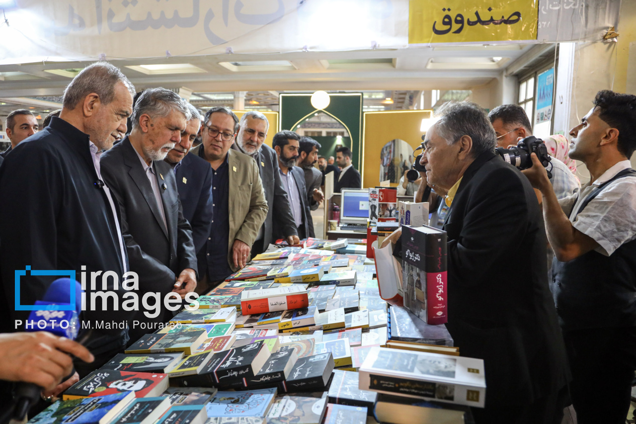 بازدید رئیس جمهور از نمایشگاه کتاب