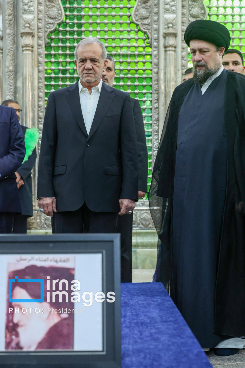 حضور پزشکیان بر مزار شهدای تهاجم اسرائیل به ایران