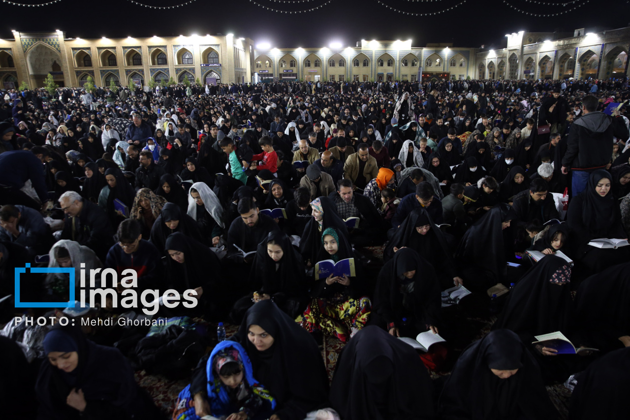 احیای شب بیست و یکم رمضان در حرم امام رضا (ع)