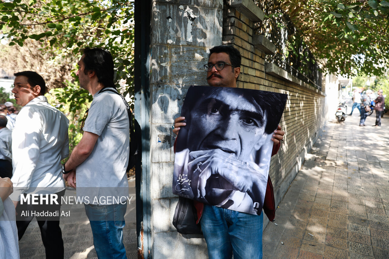 تصاویر مراسم تشییع پیکر ناصر تقوایی