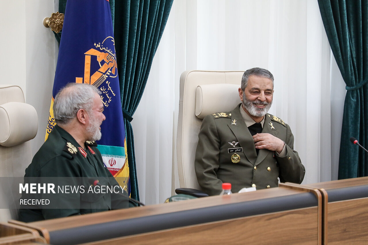 دیدار صمیمانه فرماندهان ارتش با سپاه
