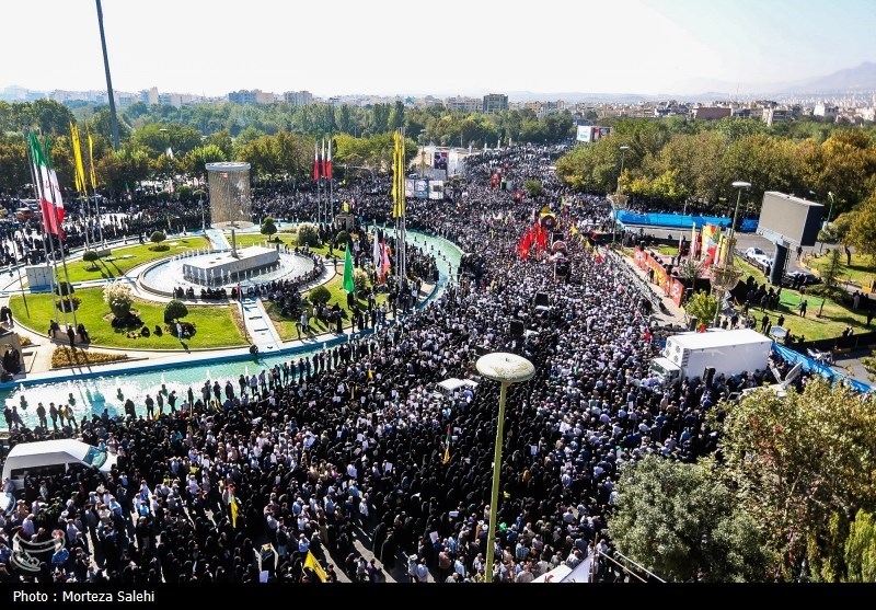 تشییع پیکر شهید نیلفروشان در اصفهان