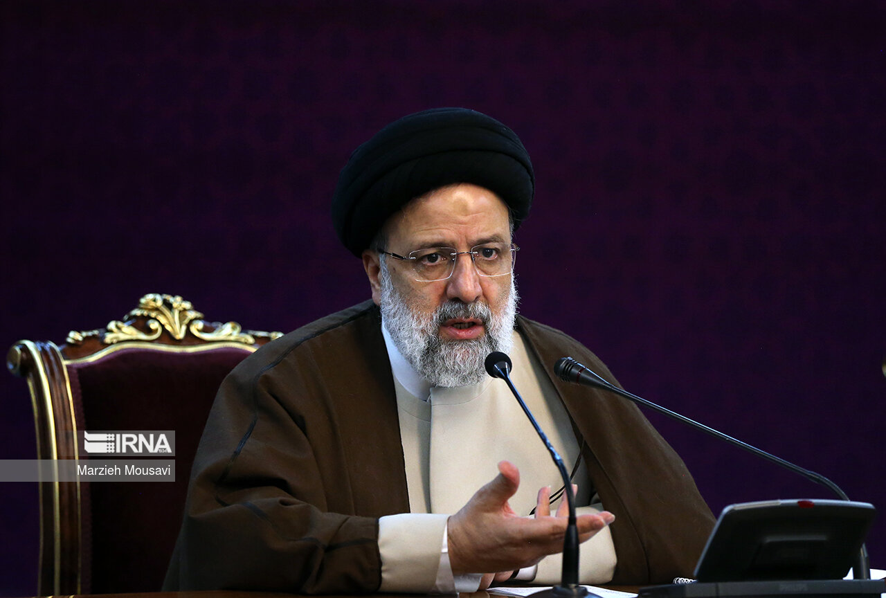 دیدار جمعی از خیرین با رئیس جمهور