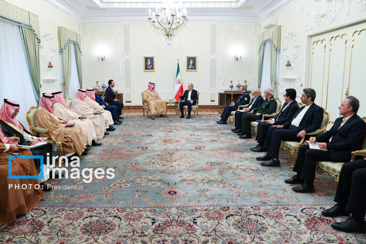 دیدار وزیر دفاع عربستان با رئیس جمهور