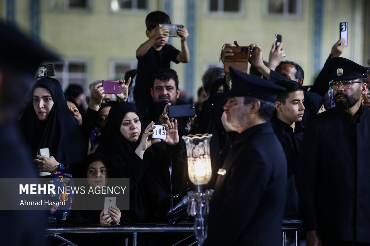 شام غریبان حسینی در حرم مطهر امام رضا(ع)