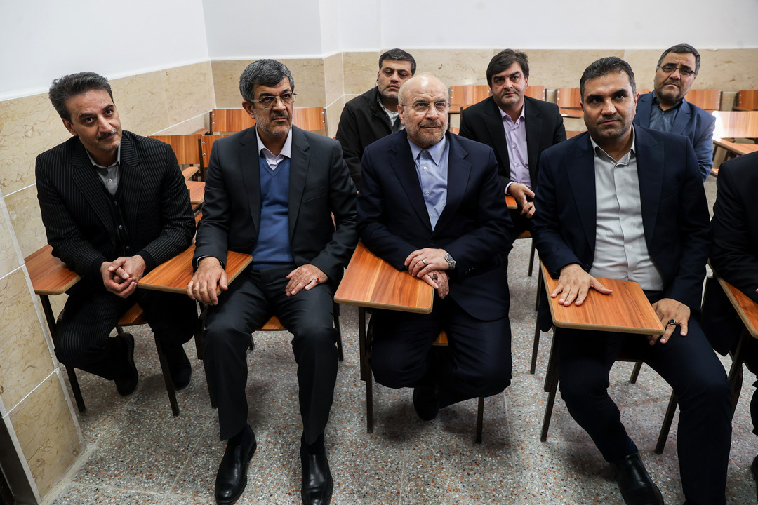  افتتاح دو مجموعه آموزشی در میبد و اردکان با حضور قالیباف 