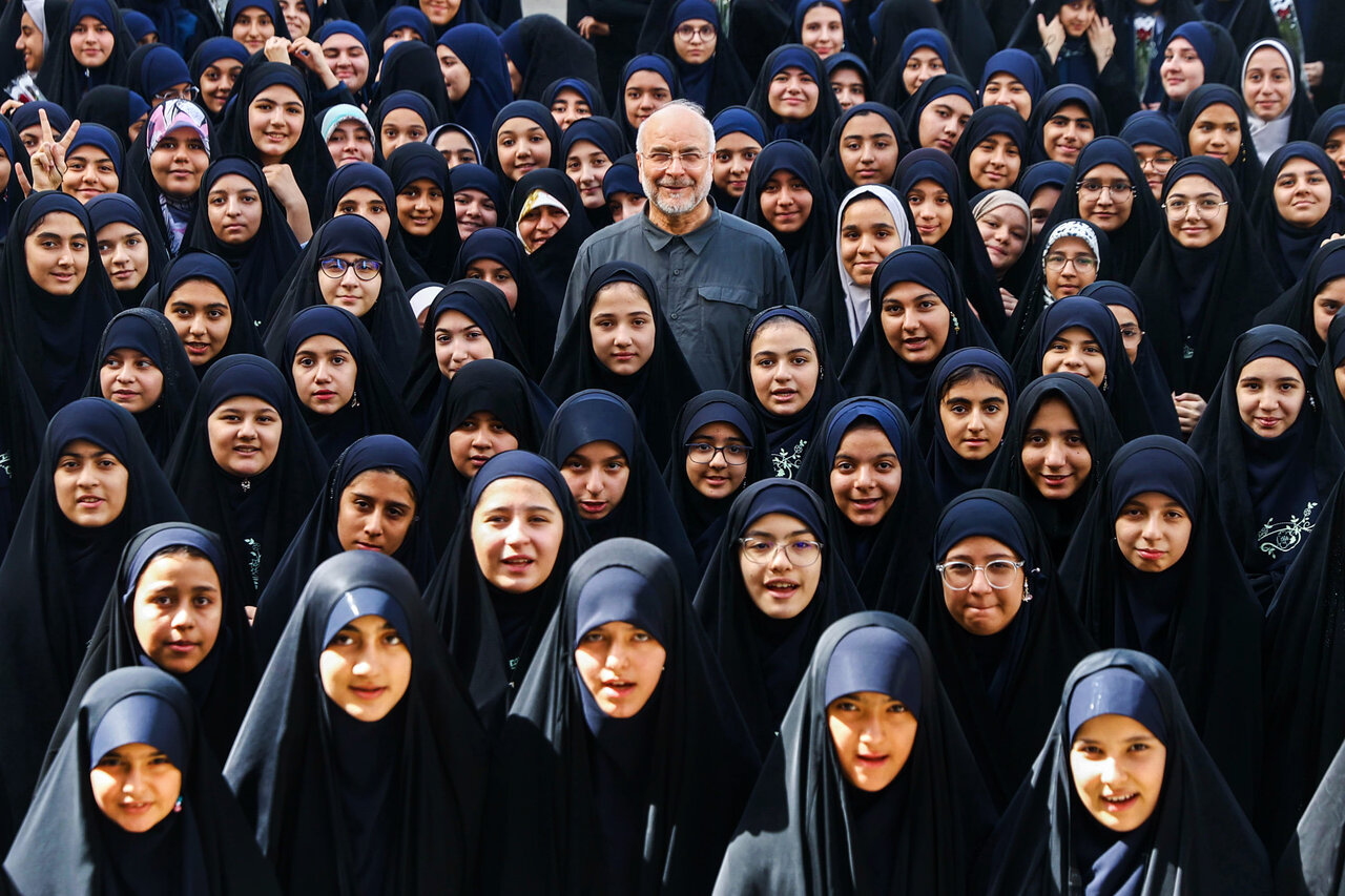 حضور قالیباف در مدرسه دخترانه فاطمیون تهران