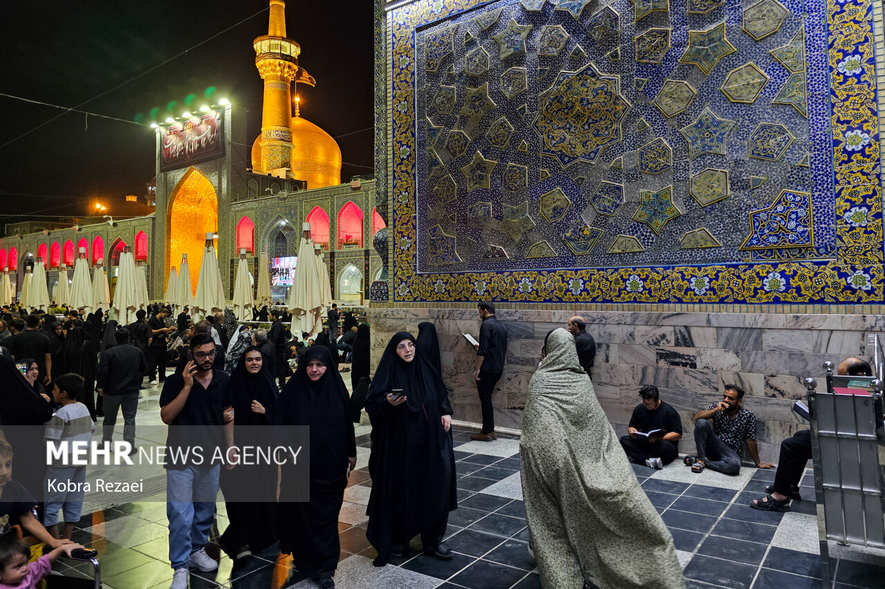 شب عاشورای حسینی در حرم مطهر امام رضا(ع)